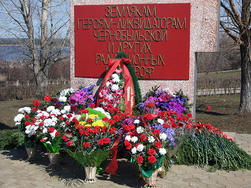 Подготовка к проведению митинга памяти, посвященного 25-ой годовщине со дня аварии на Чернобыльской атомной электростанции (АЭС)
